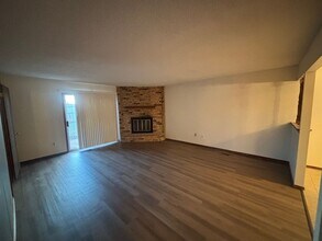 102 Chickasaw Ln in Yukon, OK - Foto de edificio - Building Photo