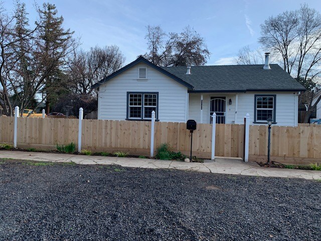 1734 Spruce Ave in Chico, CA - Building Photo