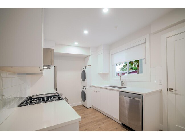 12317 Beecher St in Surrey, BC - Building Photo - Building Photo