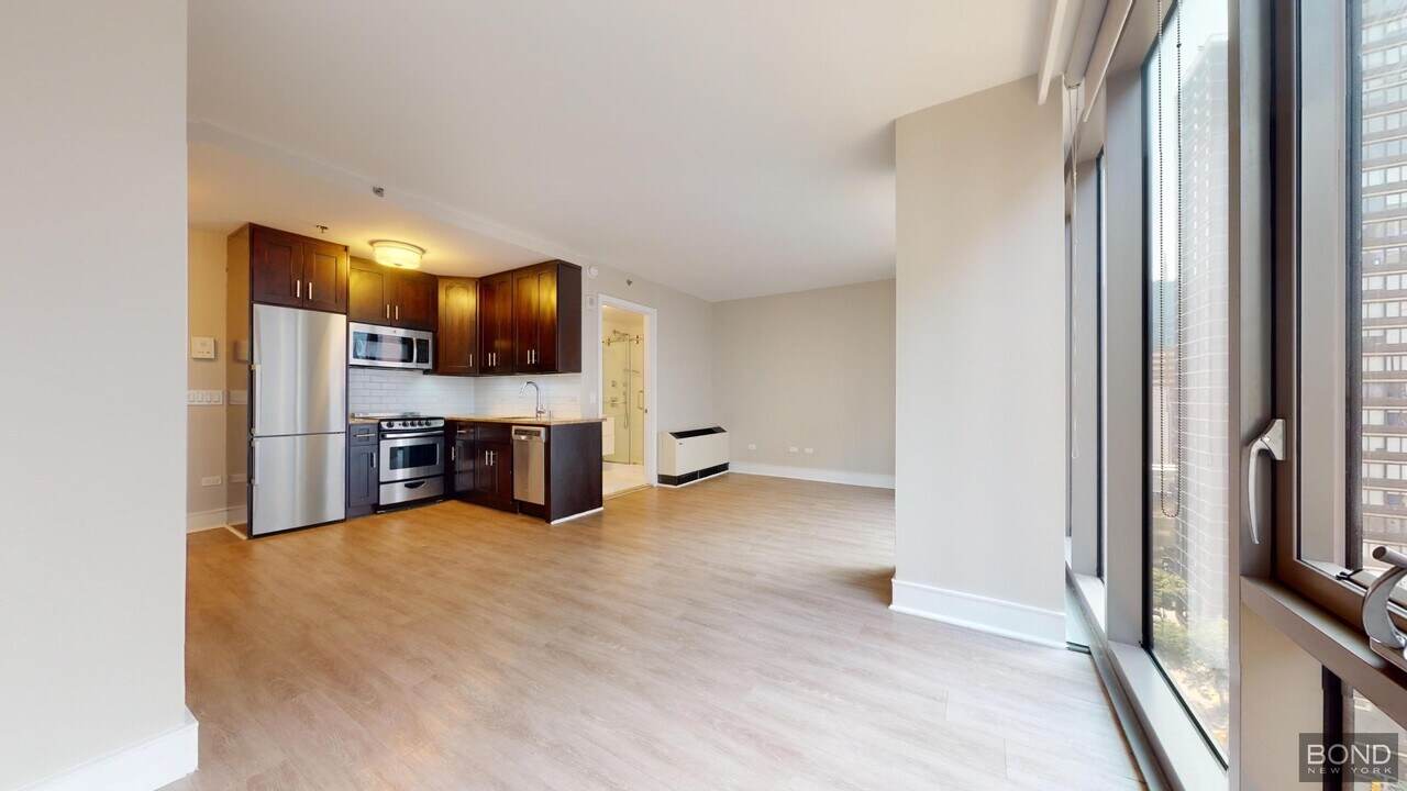 237 E 34th St in New York, NY - Building Photo