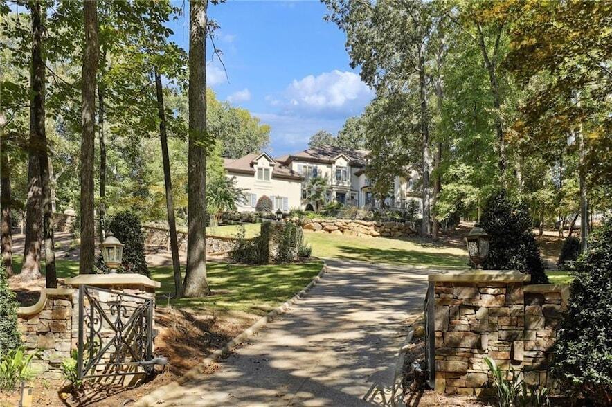 1965 W Wesley Rd NW in Atlanta, GA - Building Photo
