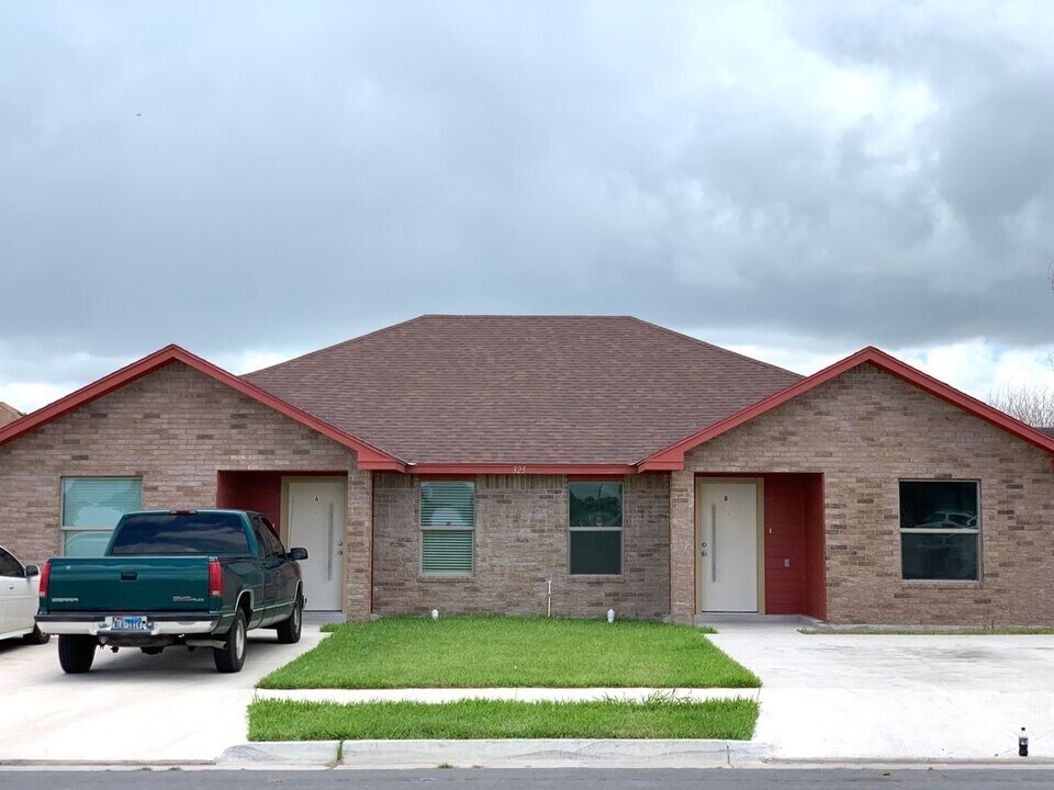 325 Clemente Ave in Brownsville, TX - Foto de edificio