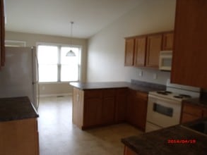 Deerwood Lake Commons in Springfield, IL - Building Photo - Building Photo