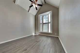 8338 Burwood Park Dr in Spring, TX - Building Photo - Building Photo