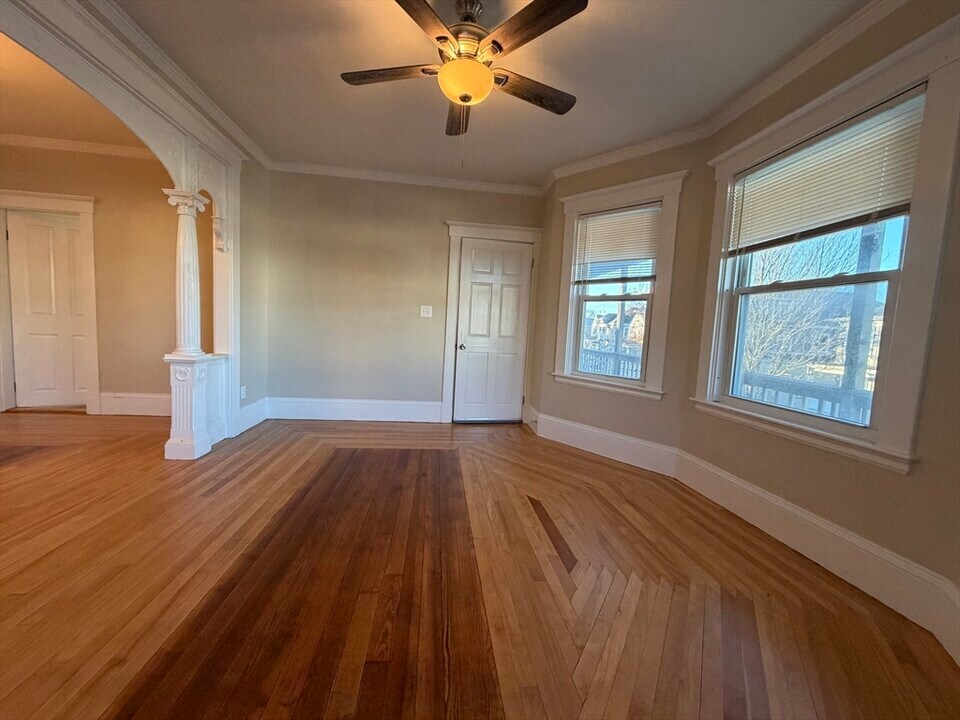 320 Wood St in New Bedford, MA - Building Photo