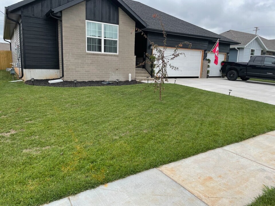 1029 S Christopher Ave in Springfield, MO - Building Photo