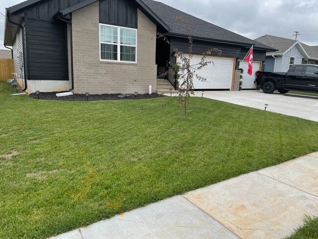 property at 1029 S Christopher Ave