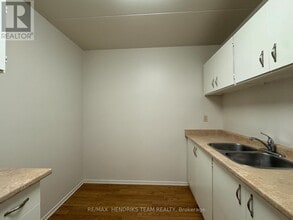 36 Arran Dr in St Catharines, ON - Building Photo - Building Photo