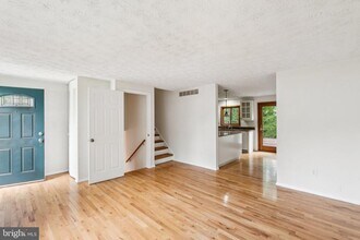 8490 Rippled Creek Ct in Springfield, VA - Foto de edificio - Building Photo