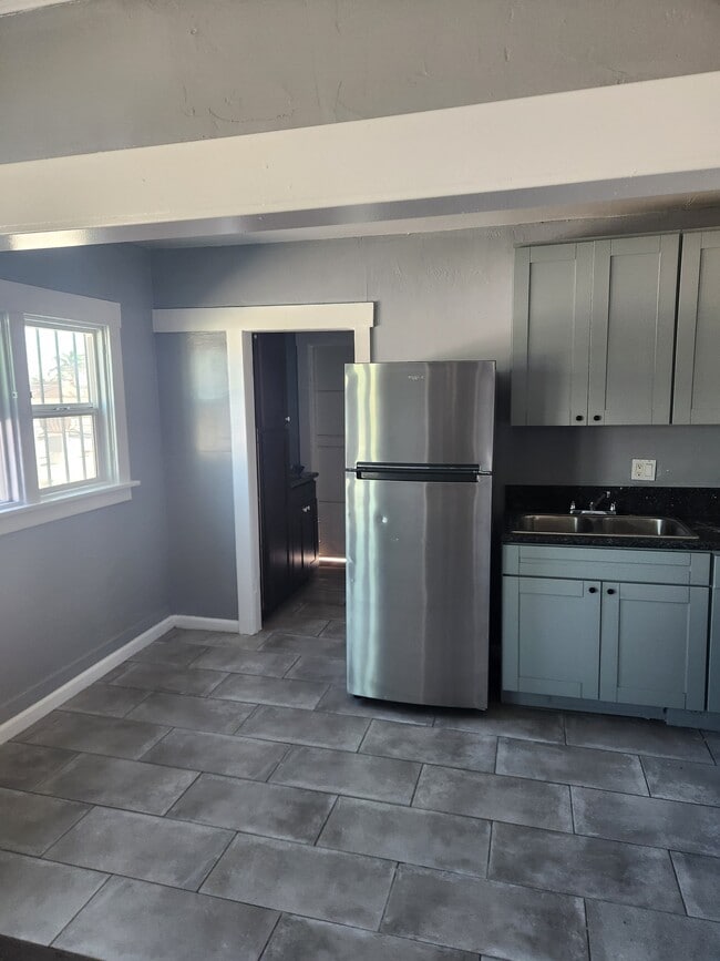 625 National City Blvd, Unit B in National City, CA - Foto de edificio - Building Photo