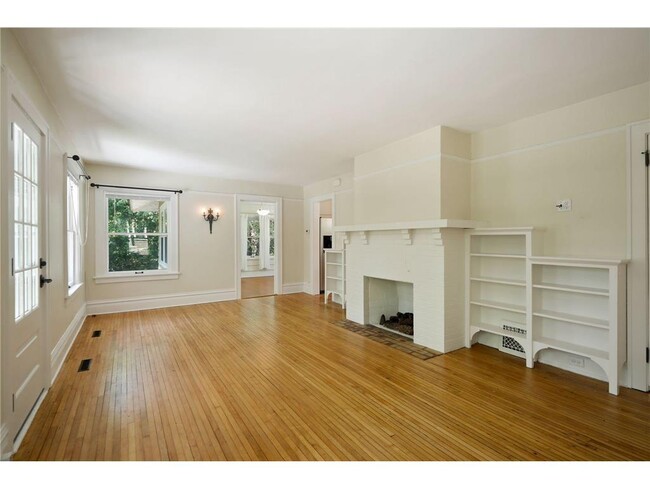 19075 Highland Ave in Wayzata, MN - Building Photo - Building Photo