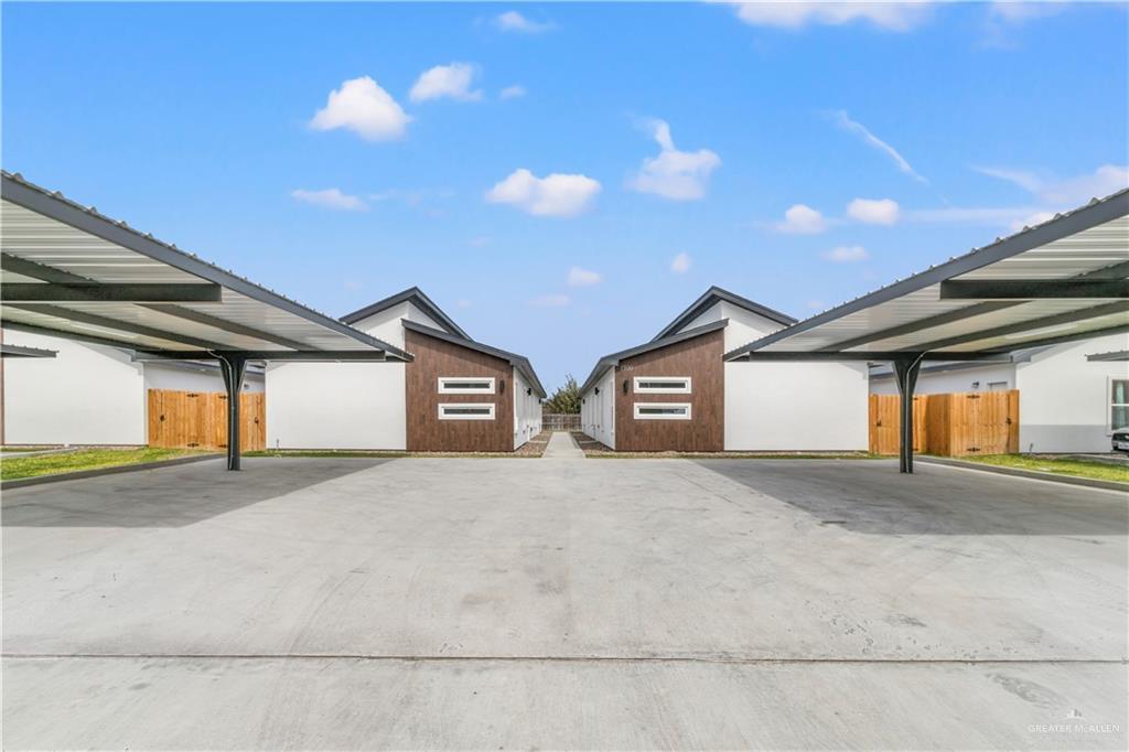 1300 W Platinum Dr in Pharr, TX - Building Photo
