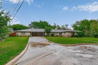 111 Long Dr Ct in Richmond, TX - Foto de edificio - Building Photo