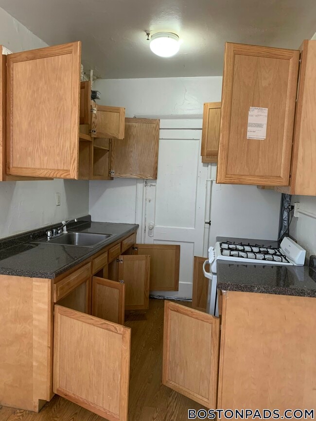 1171 Boylston St, Unit 17