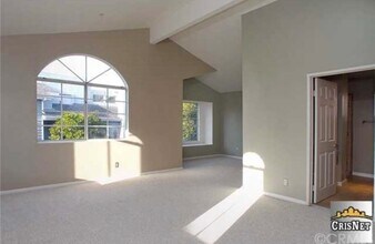 15116 Providence Ln in Los Angeles, CA - Building Photo - Building Photo