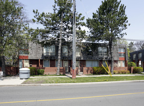 69 Upper Canada Dr in Toronto, ON - Building Photo - Building Photo