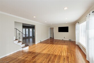 23915 Glenhill Dr in Beachwood, OH - Building Photo - Building Photo