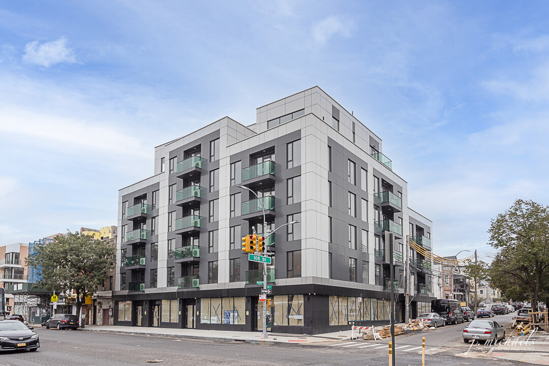 10411-10419 Northern Blvd in Flushing, NY - Building Photo