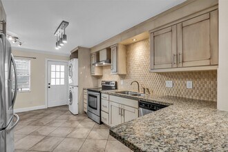 5238 Arboles Dr in Houston, TX - Building Photo - Building Photo