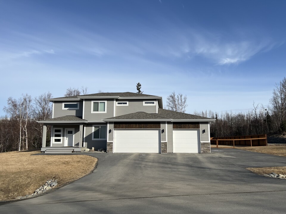 11921 E Kingdom Ave in Palmer, AK - Building Photo