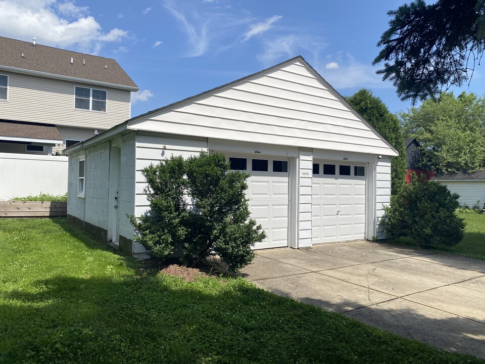 137 S 9th Ave, Unit Garage Unit in Manville, NJ - Building Photo