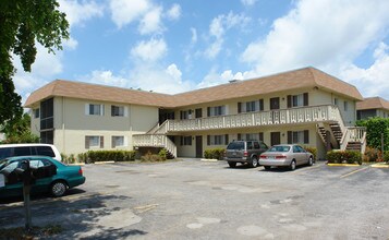 932 W Kalmia Dr in Lake Park, FL - Building Photo - Building Photo