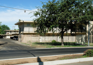 Cedar Palms Apartments in Fresno, CA - Building Photo - Building Photo