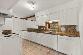 23007 Whispering Willow Dr in Spring, TX - Building Photo - Building Photo