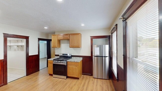 190 Pilgrim Ave in Worcester, MA - Building Photo - Building Photo