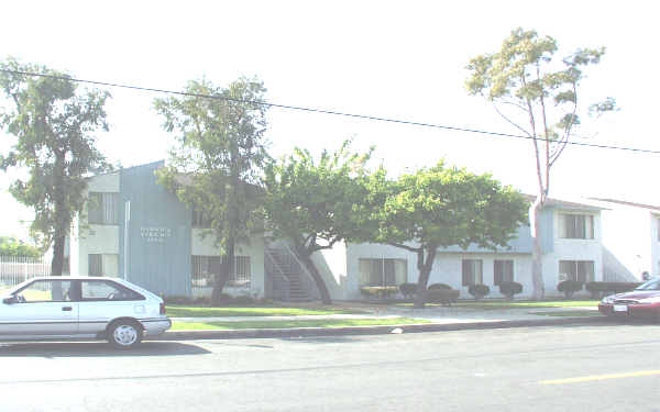 Warwick Terrace Apartments in Compton, CA - Building Photo - Building Photo