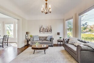 2207 E 21st St in Oakland, CA - Building Photo