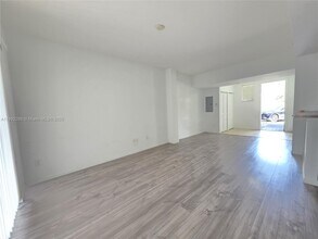 1997 Marsh Harbor Dr in Riviera Beach, FL - Foto de edificio - Building Photo