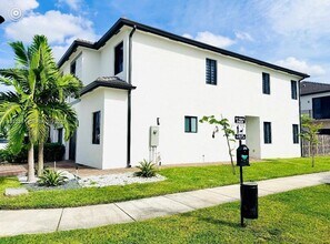 13663 SW 158th Ave in Miami, FL - Building Photo - Building Photo