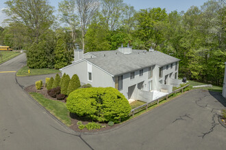 735-751 W Main St in Cheshire, CT - Building Photo - Building Photo