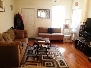 1924 Harcum Way in Pittsburgh, PA - Foto de edificio - Building Photo