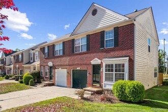 227 Tucker St in Pontiac, MI - Building Photo - Building Photo