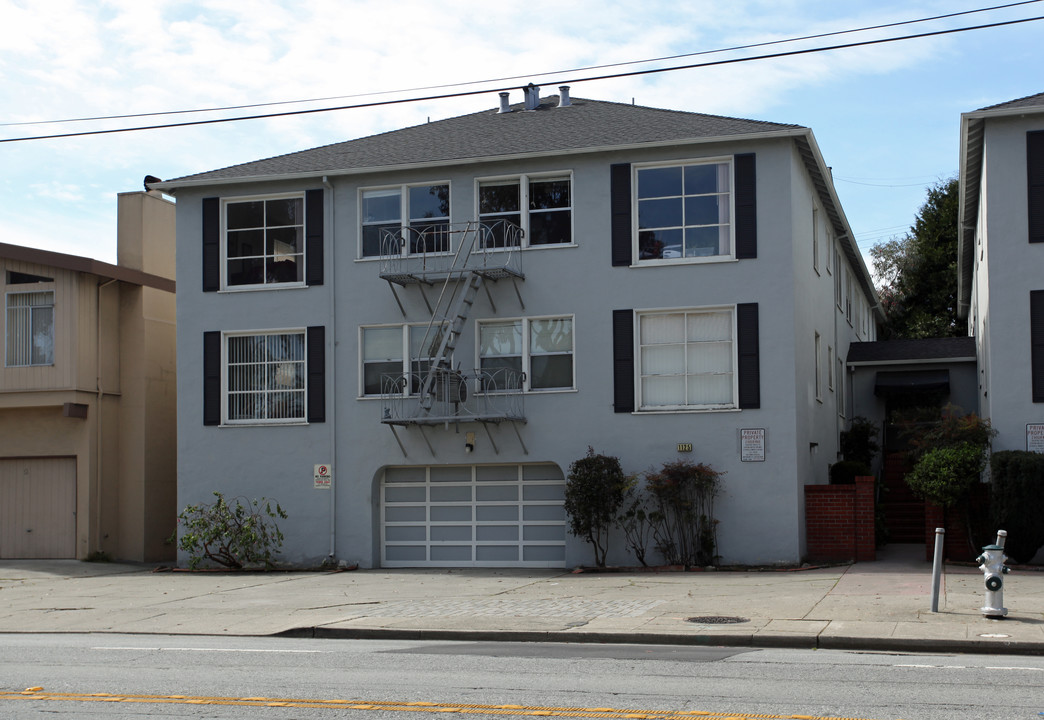 1125 El Camino Real in Burlingame, CA - Foto de edificio