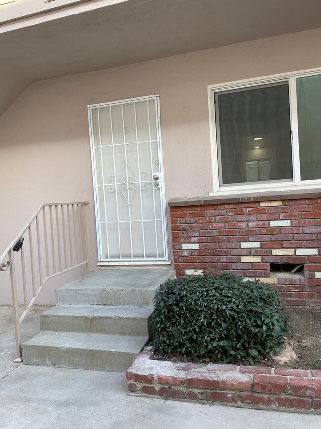 2215 Mathews Ave, Unit 2 in Redondo Beach, CA - Building Photo - Building Photo