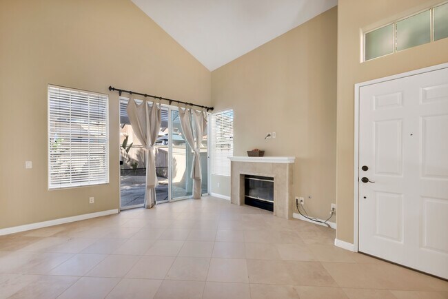 4907 Lazio Way in Oak Park, CA - Building Photo - Building Photo