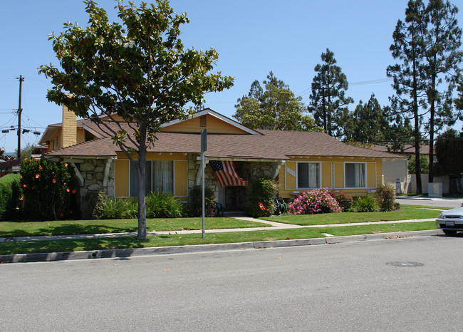 7671 Amazon Dr in Huntington Beach, CA - Building Photo - Building Photo