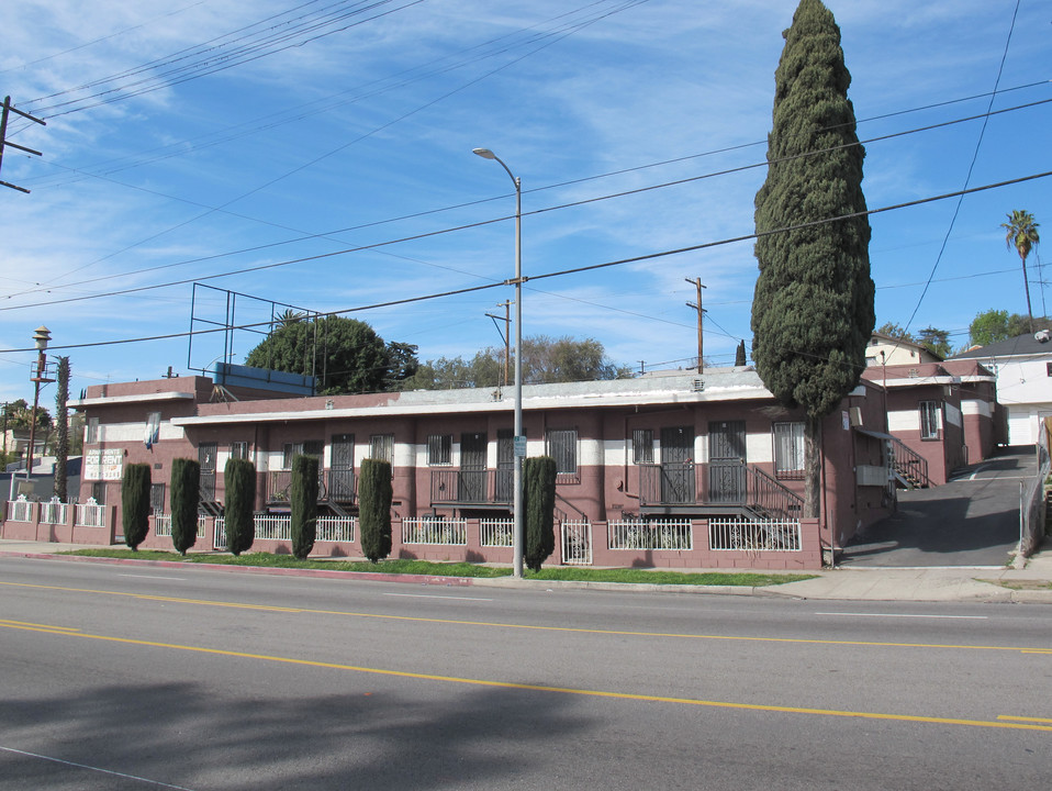 Mi Primera Casa in Los Angeles, CA - Foto de edificio