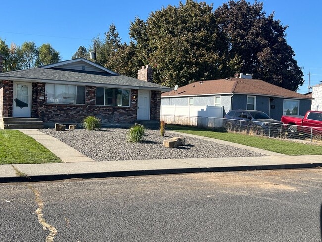 6127 N Standard St in Spokane, WA - Building Photo - Building Photo