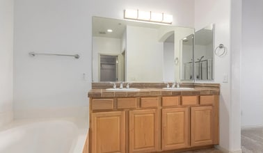 16420 N Thompson Peak Pky, Unit 2018 in Scottsdale, AZ - Foto de edificio - Building Photo