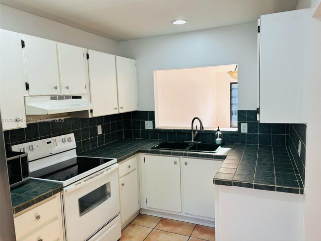1626 N 15th Ave in Hollywood, FL - Foto de edificio - Building Photo