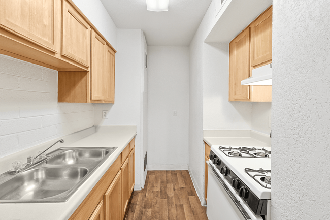 Bella Vista Apartments in Phoenix, AZ - Foto de edificio - Building Photo