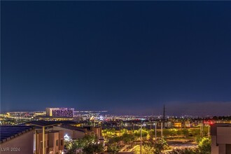 642 Angel Aura St in Las Vegas, NV - Foto de edificio - Building Photo