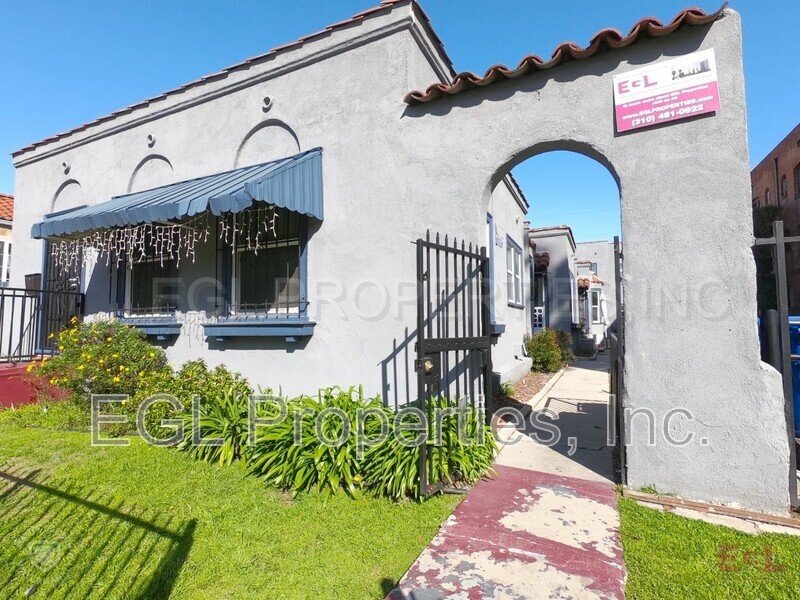 734 N Gramercy Pl in Los Angeles, CA - Foto de edificio