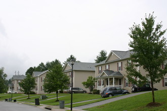 Orchard Grove in Pearisburg, VA - Building Photo - Building Photo