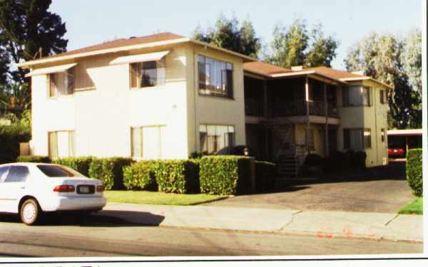 564 University Dr in Menlo Park, CA - Foto de edificio - Building Photo