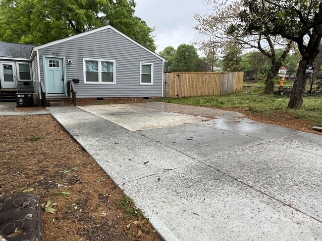 property at 1921 Anderson St